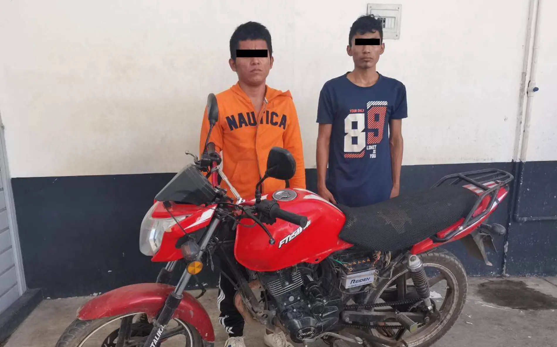 detenidos con motocicleta